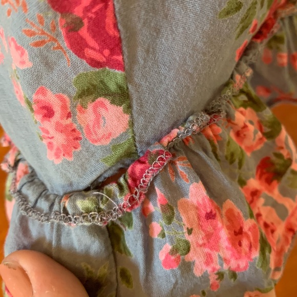 International designer Gabrielle Parker, juniors floral tank top. Small 💘 - Picture 6 of 7